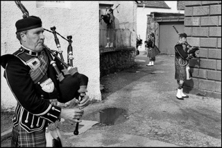 Illustration for article titled The Battle of Scotland - Josef Koudelka a Magnum photos-tol is itt van velunk! Az elobb ittunk meg egy whiskey-t!